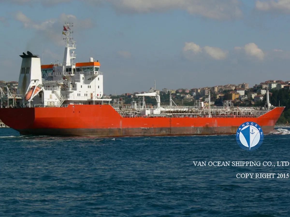 Oil/Chemical tanker for sale