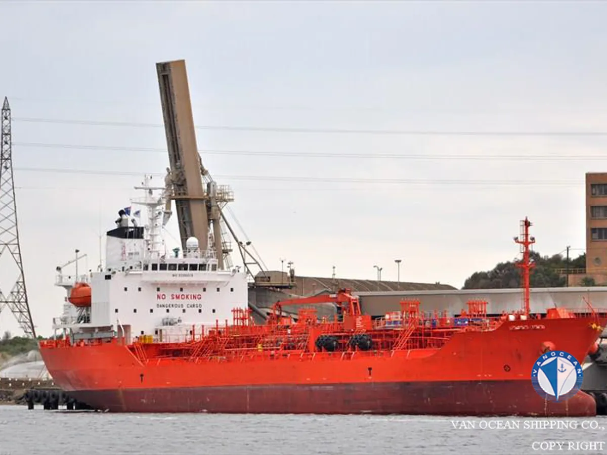 Oil/Chemical tanker for sale