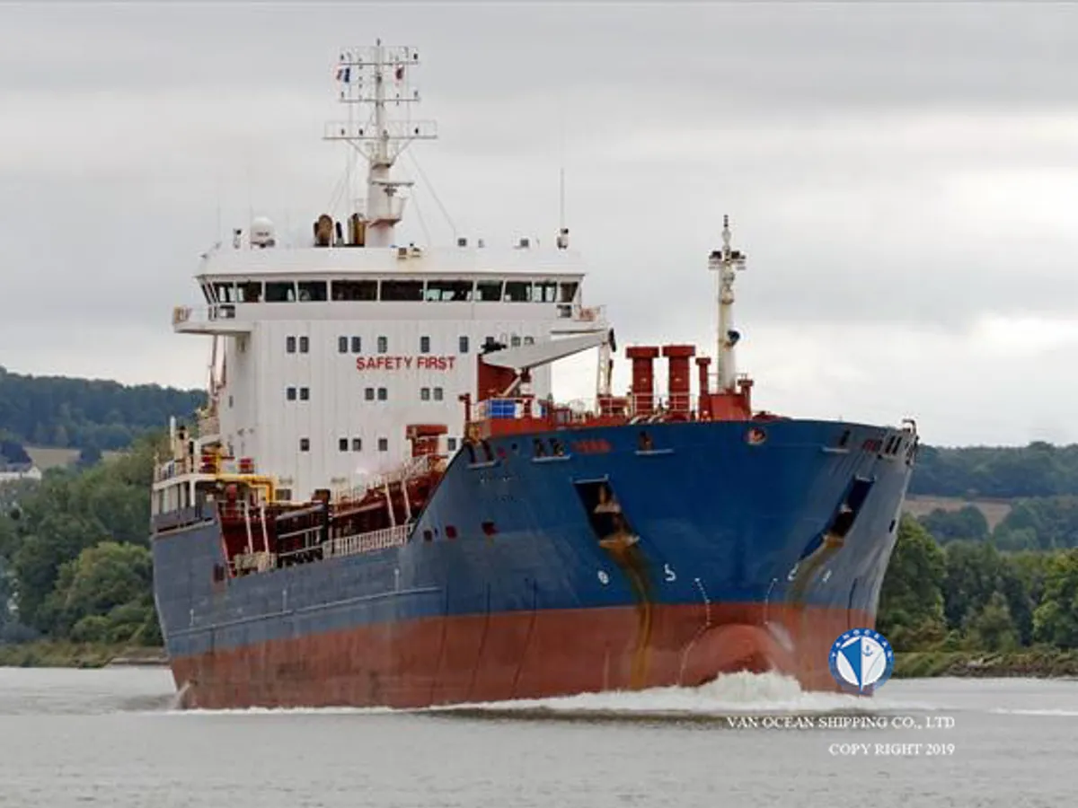 Oil/Chemical tanker for sale