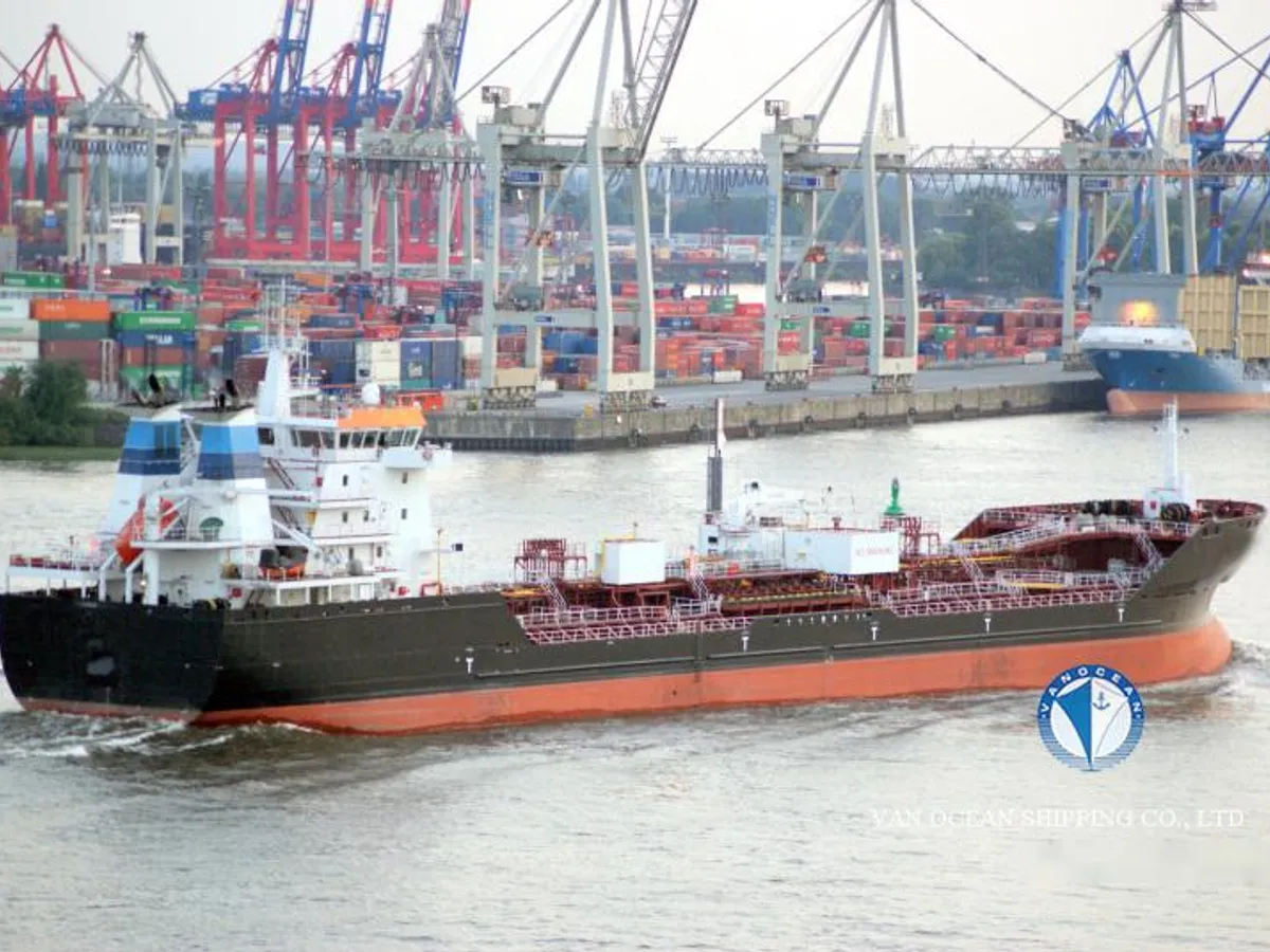 Oil/Chemical tanker for sale