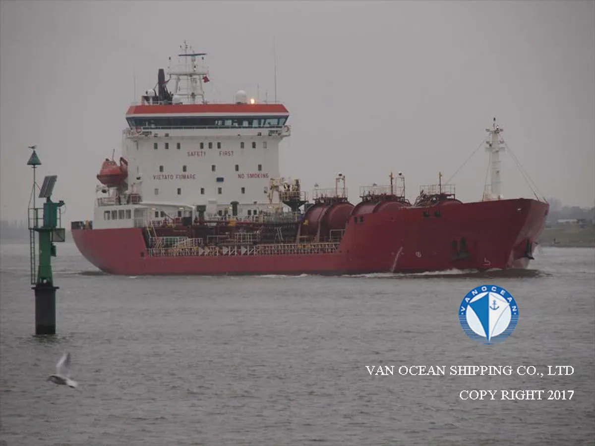 Oil/Chemical tanker for sale