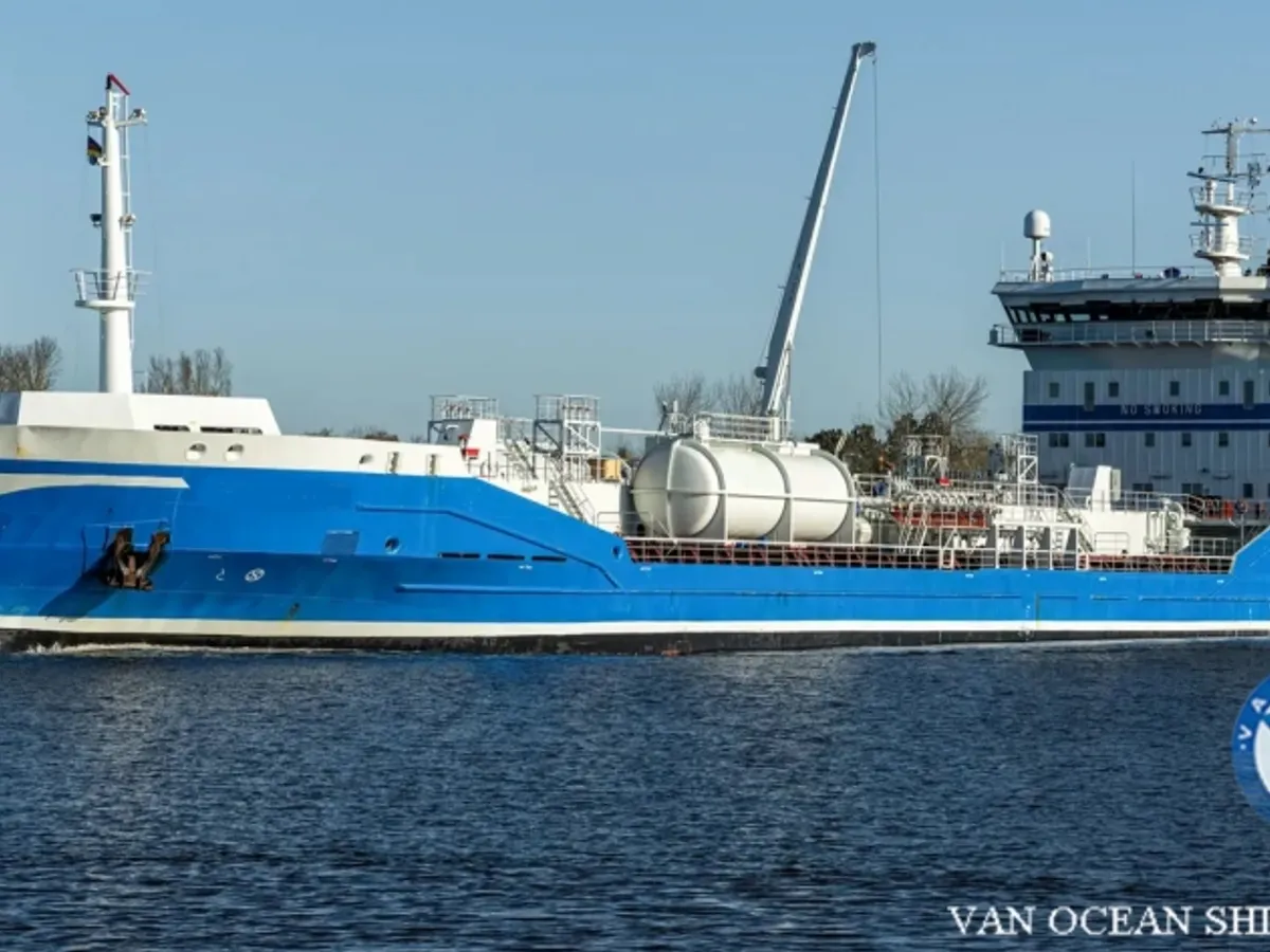 Oil/Chemical tanker for sale