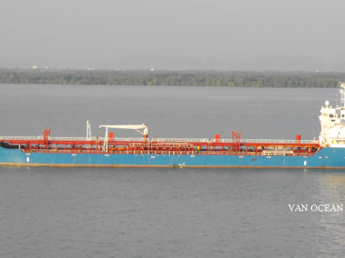 Oil/Chemical tanker for sale