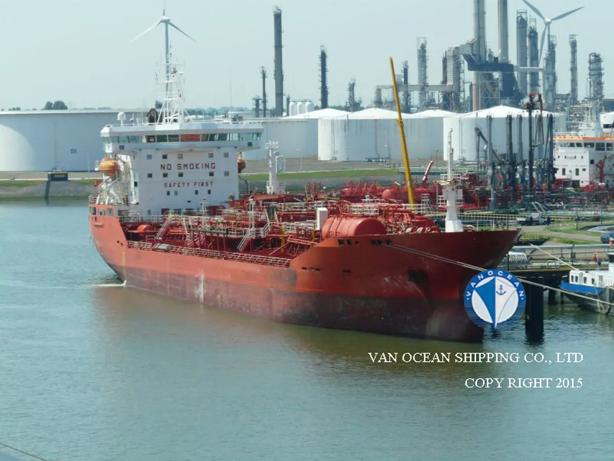 Oil/Chemical tanker for sale