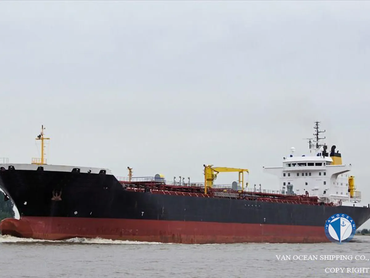 Oil/Chemical tanker for sale