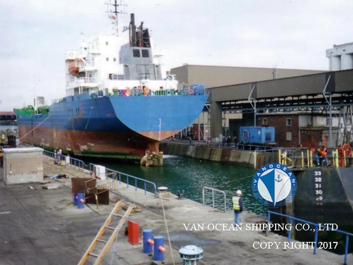 Oil/Chemical tanker for sale