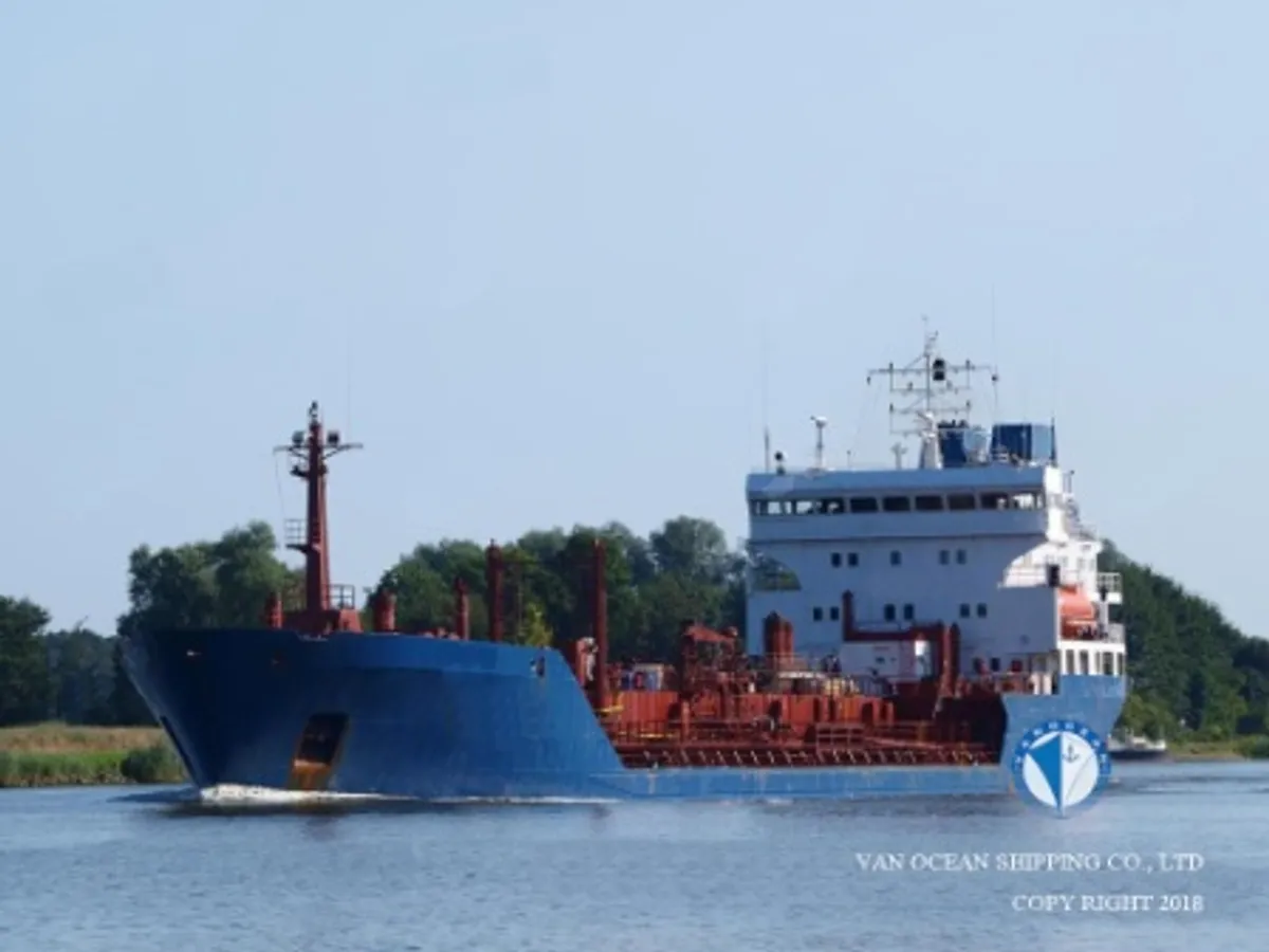 Oil/Chemical tanker for sale