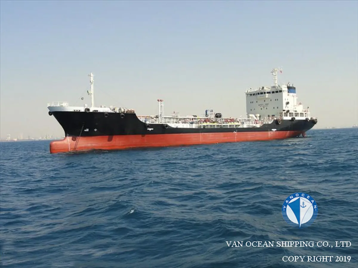Oil/Chemical tanker for sale