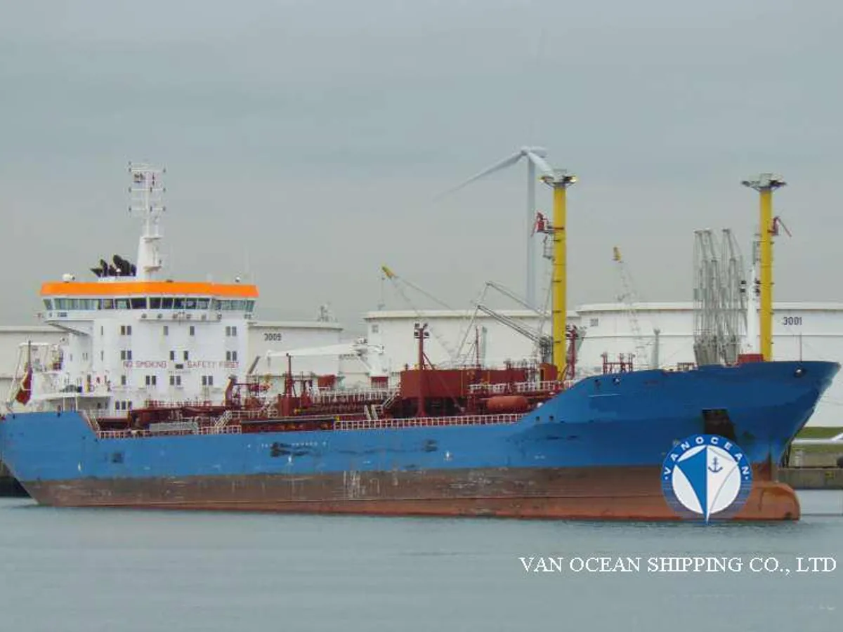 Oil/Chemical tanker for sale