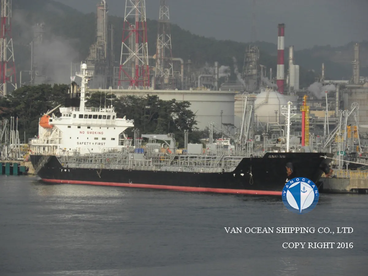 Oil/Chemical tanker for sale