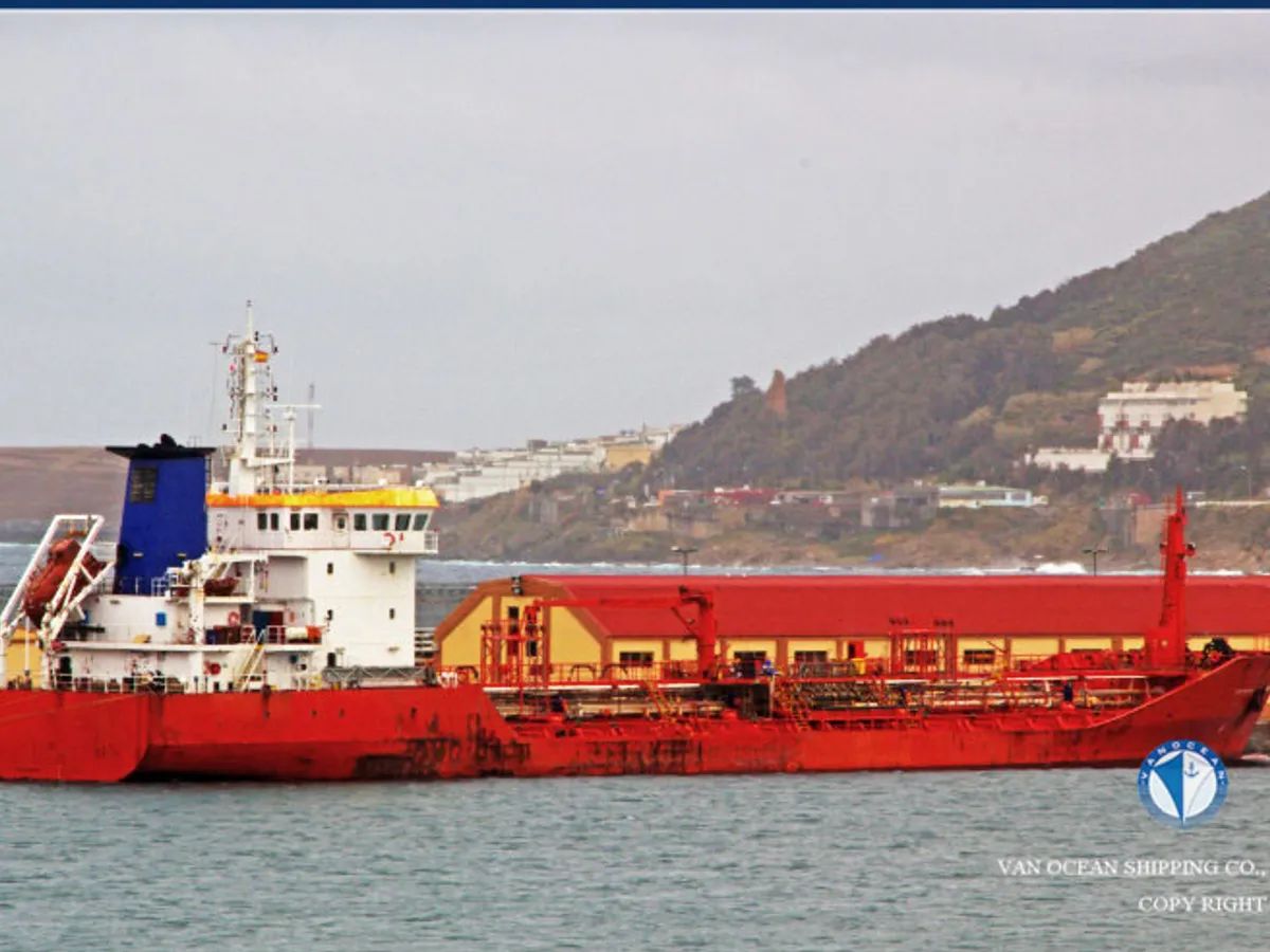 Oil/Chemical tanker for sale