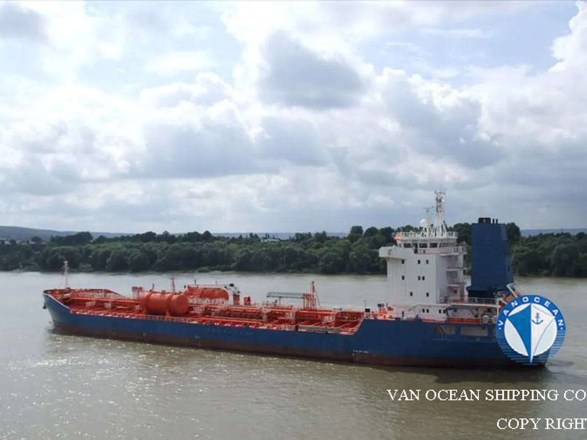 Oil/Chemical tanker for sale