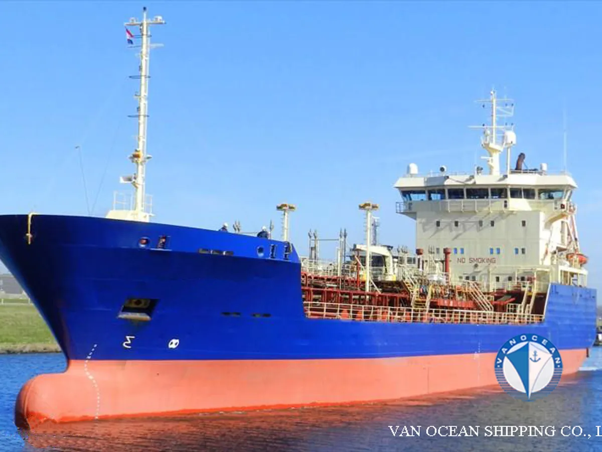 Oil/Chemical tanker for sale