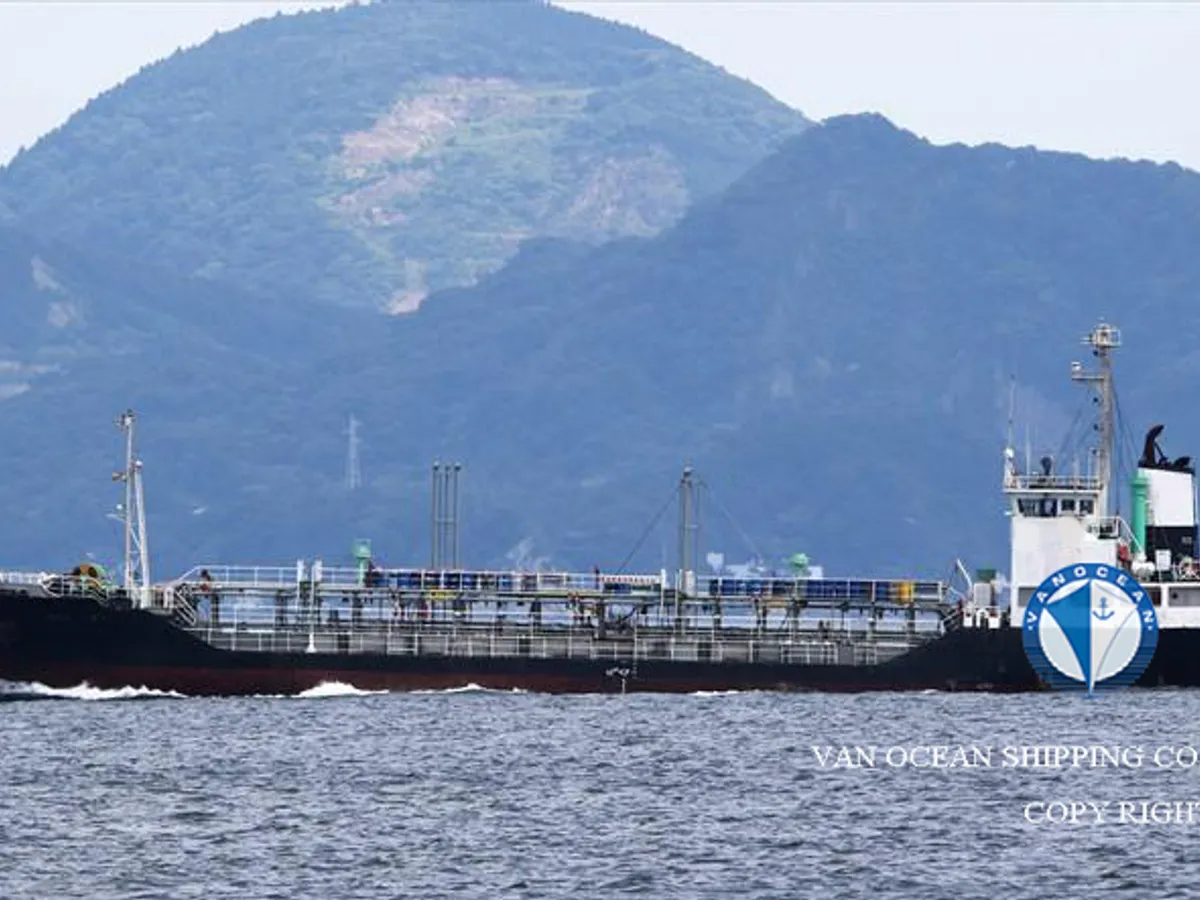 Oil/Chemical tanker for sale