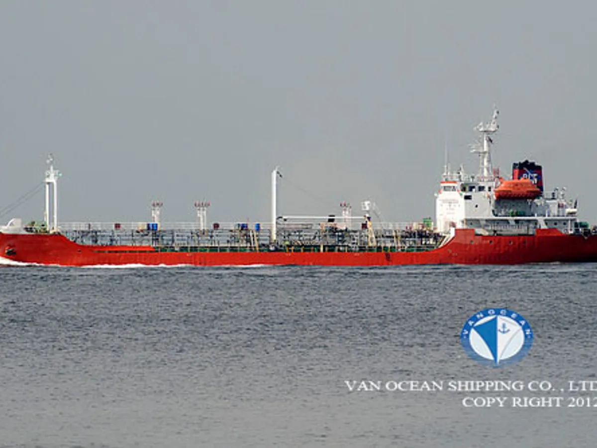 Oil/Chemical tanker for sale