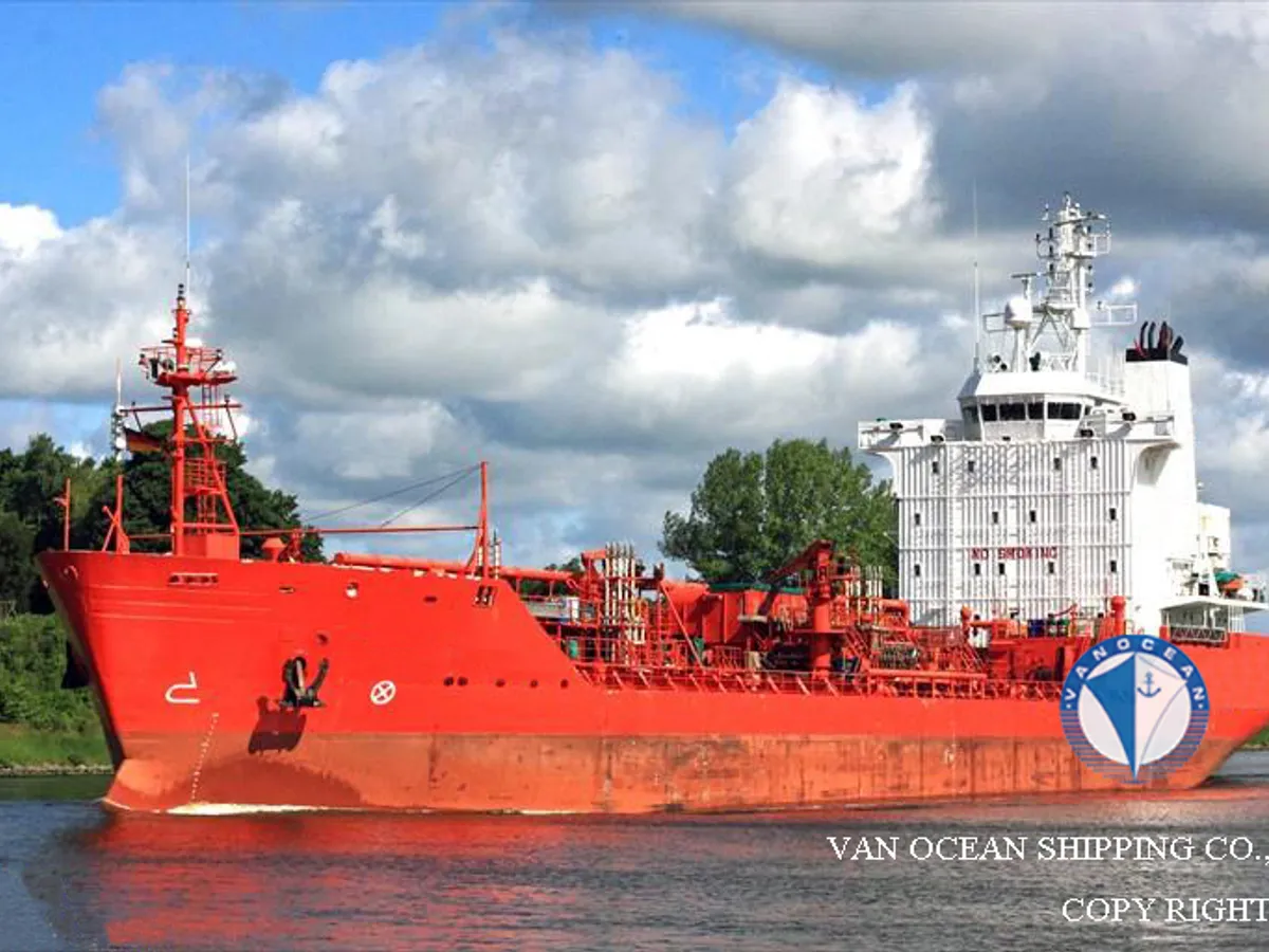 Oil/Chemical tanker for sale