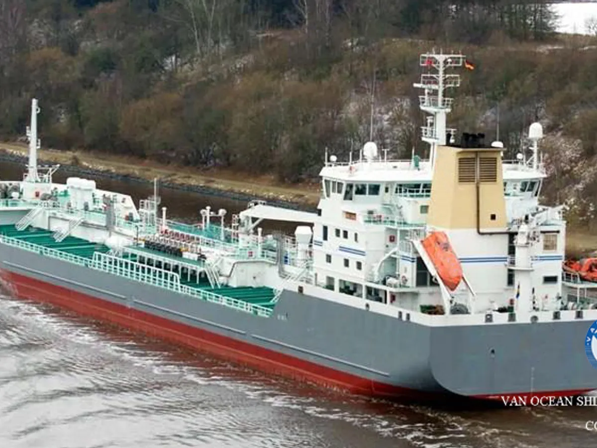 Oil/Chemical tanker for sale