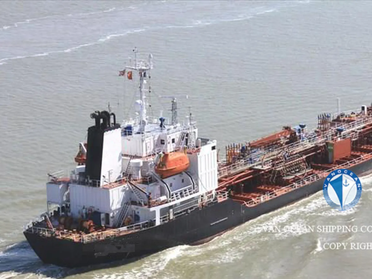 Oil/Chemical tanker for sale