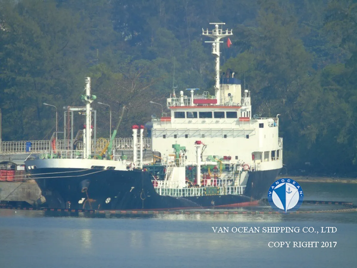 Oil/Chemical tanker for sale