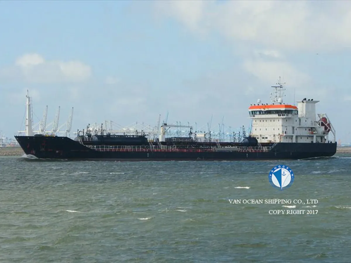 Oil/Chemical tanker for sale
