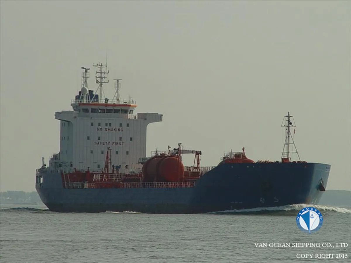 Oil/Chemical tanker for sale