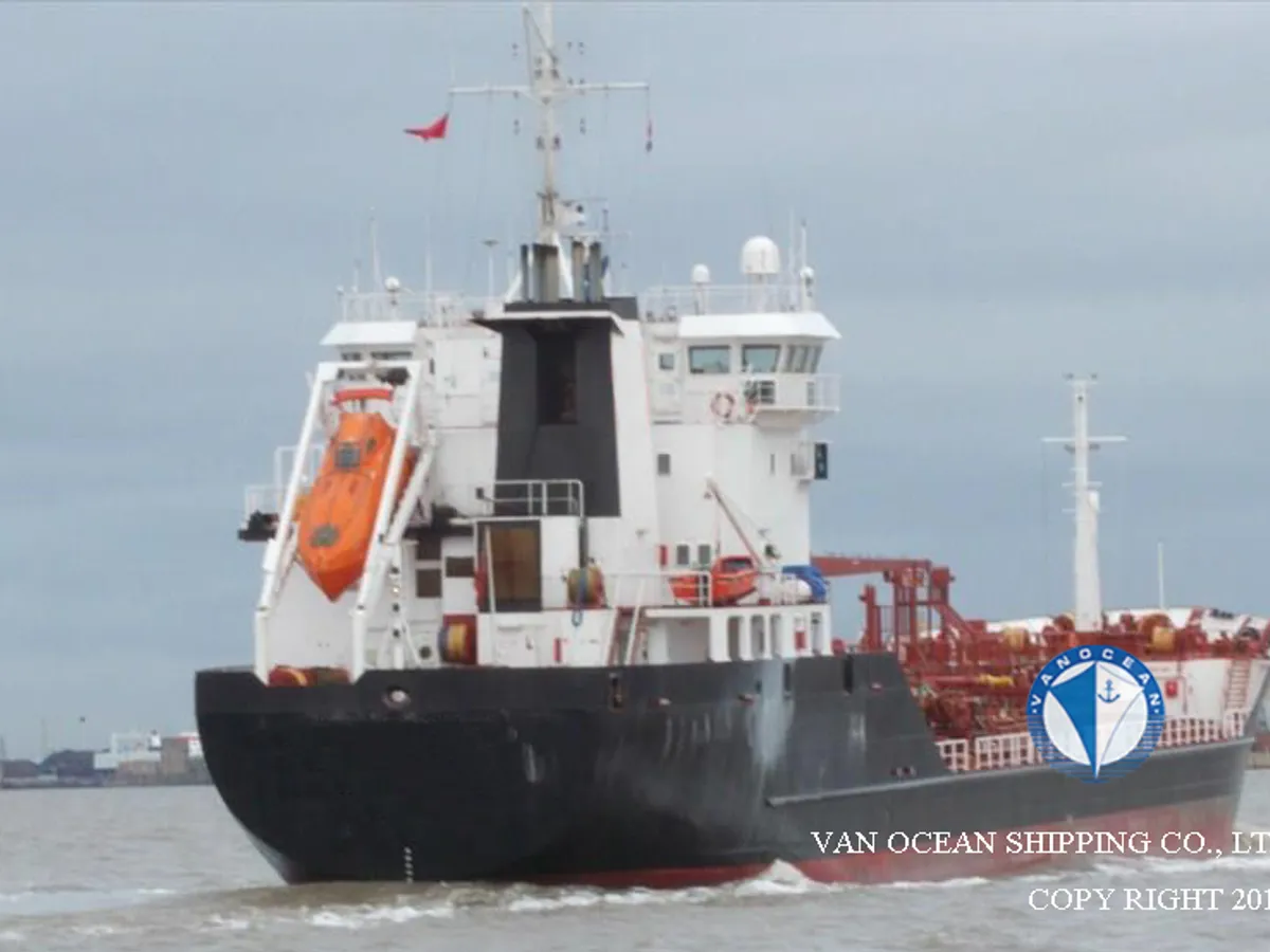 Oil/Chemical tanker for sale