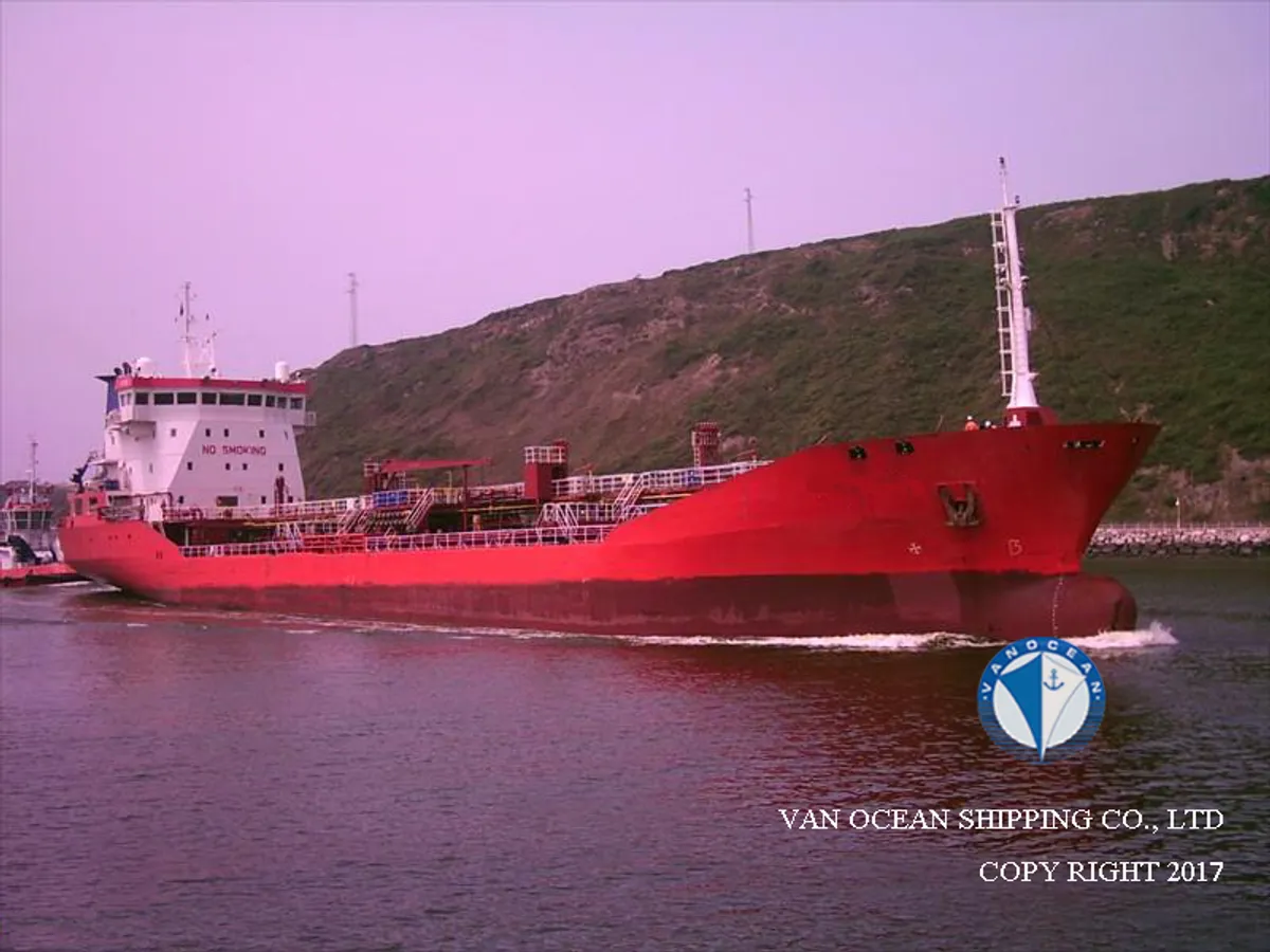 Oil/Chemical tanker for sale