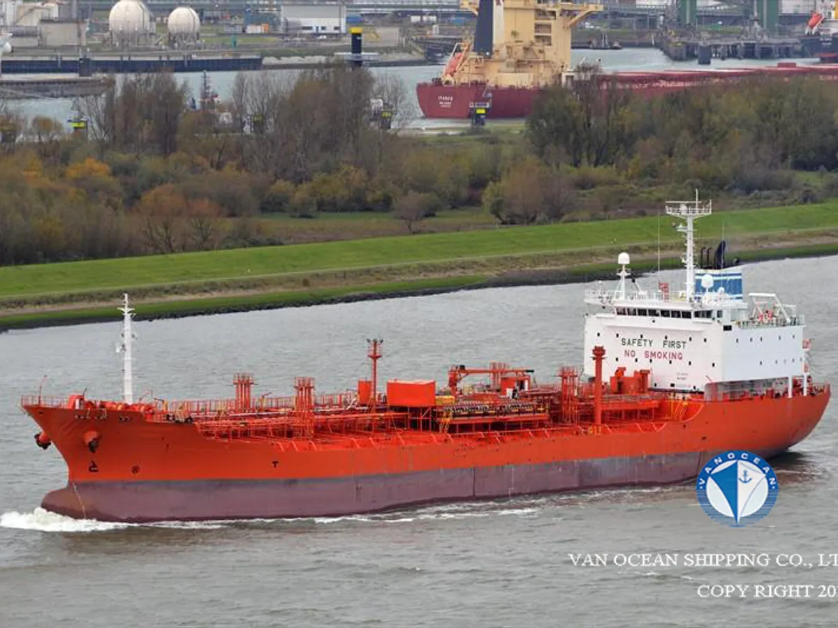 Oil/Chemical tanker for sale