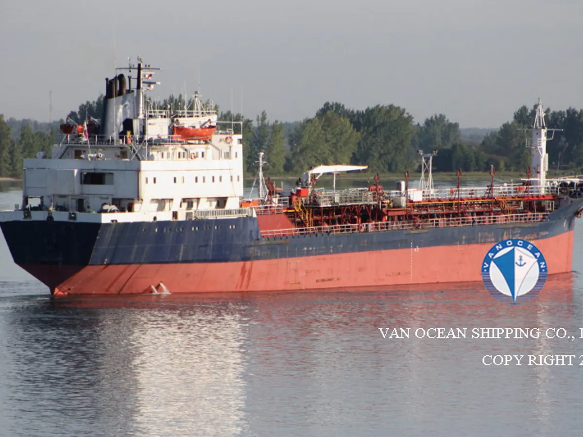Oil/Chemical tanker for sale