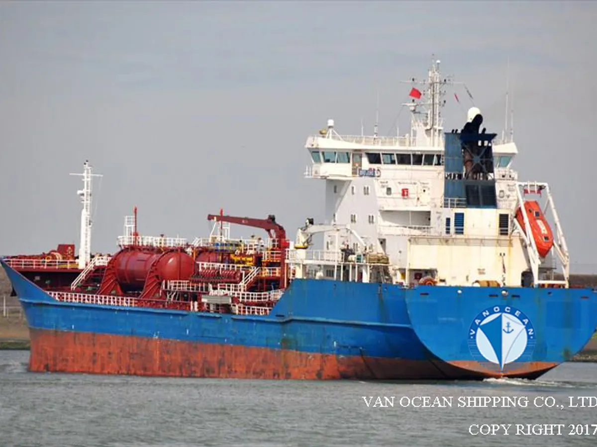 Oil/Chemical tanker for sale