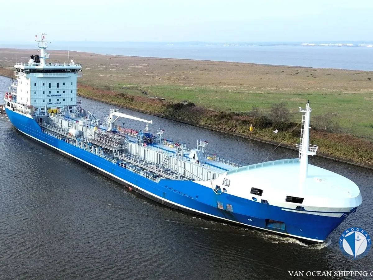 Oil/Chemical tanker for sale