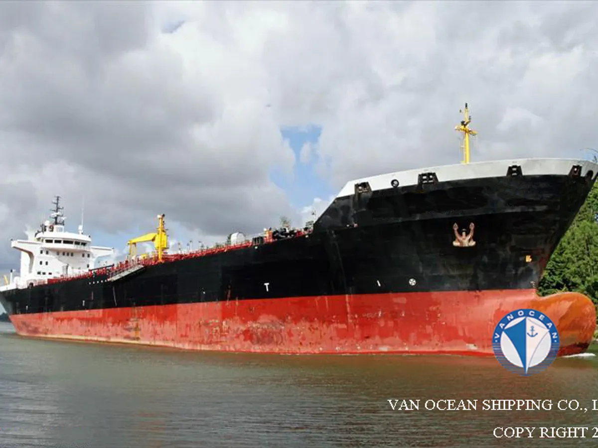 Oil/Chemical tanker for sale