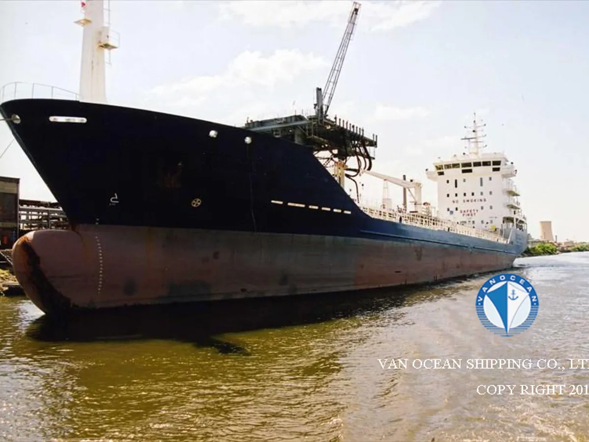 Oil/Chemical tanker for sale