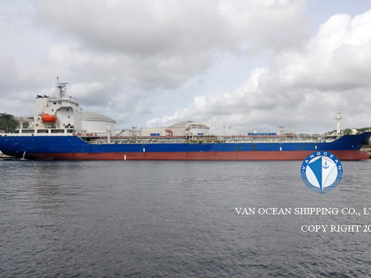 Oil/Chemical tanker for sale