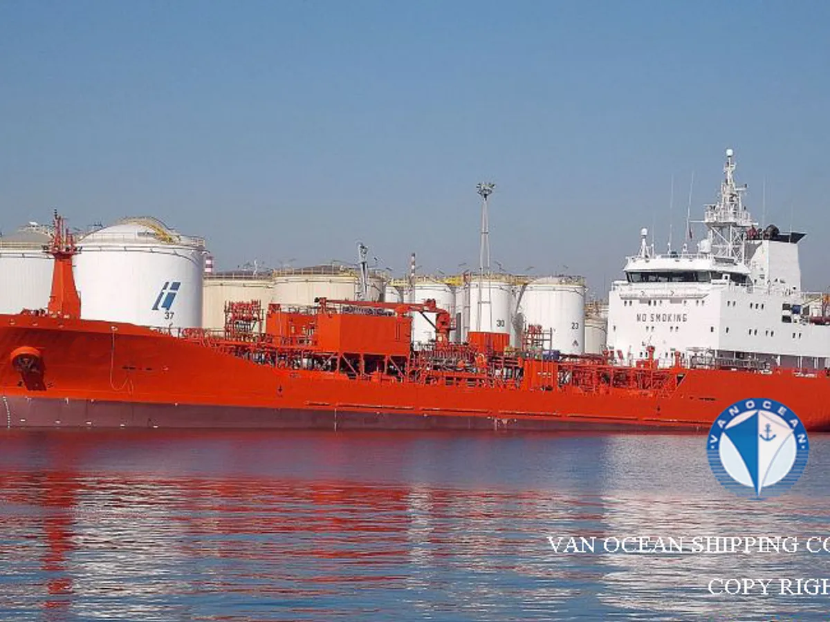 Oil/Chemical tanker for sale