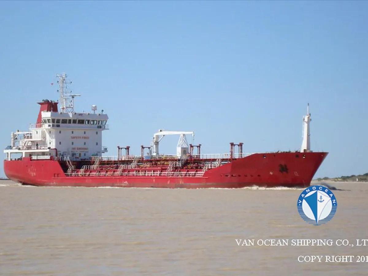 Oil/Chemical tanker for sale