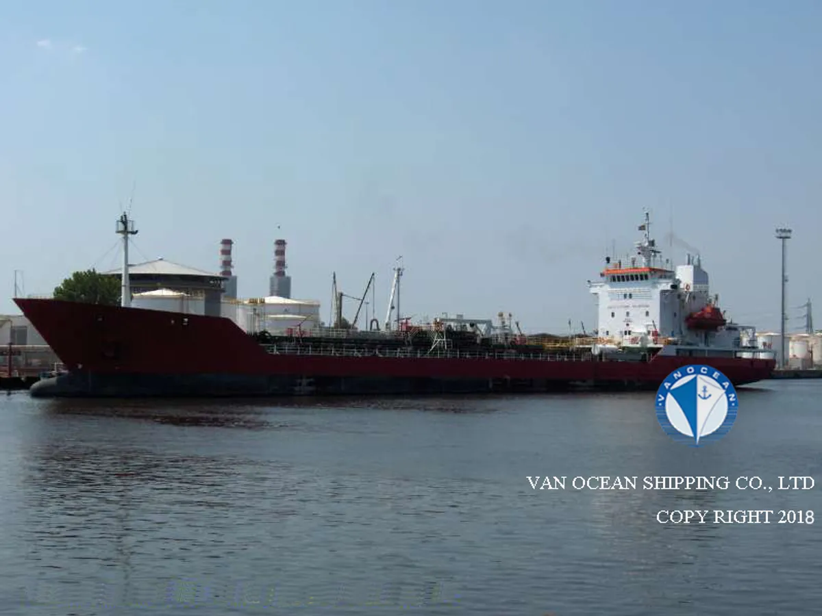 Oil/Chemical tanker for sale