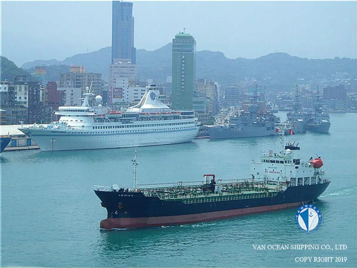Oil/Chemical tanker for sale