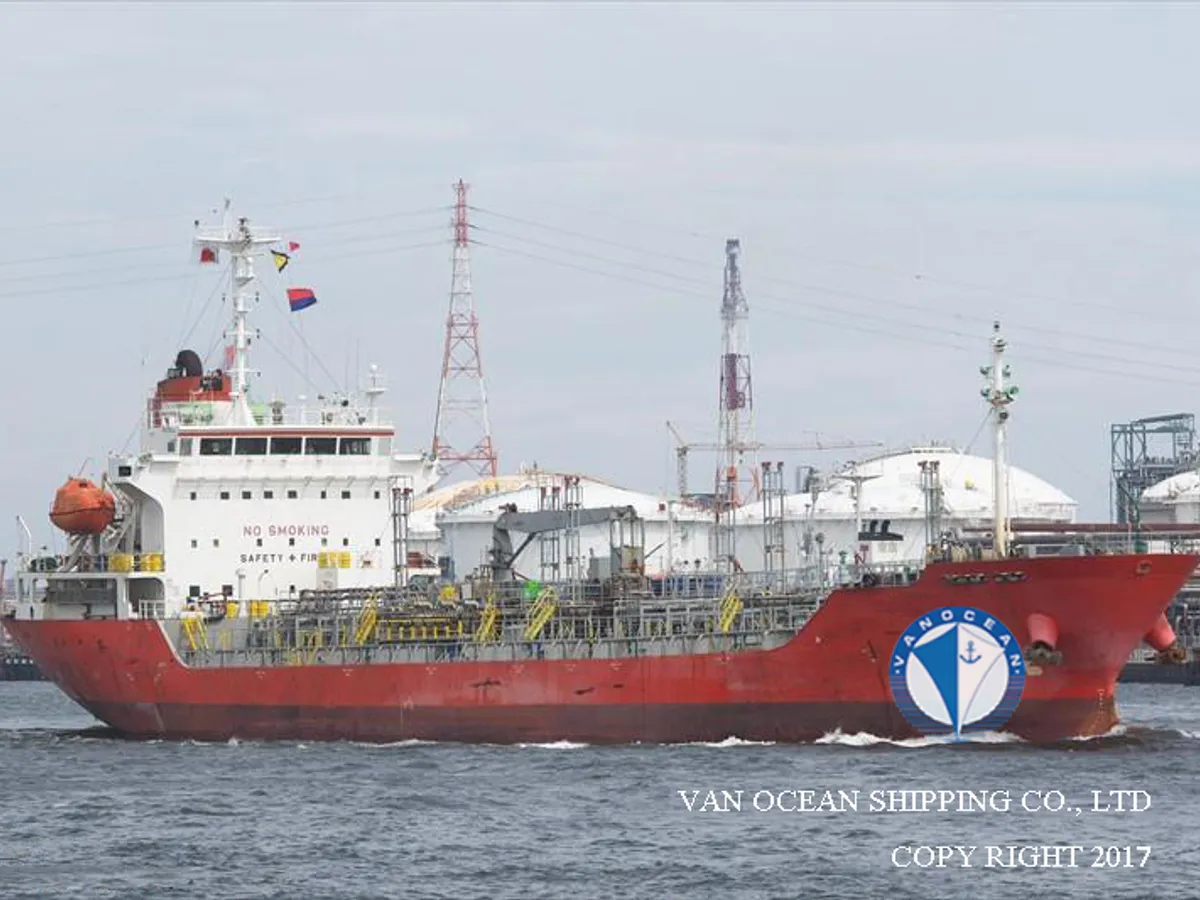 Oil/Chemical tanker for sale