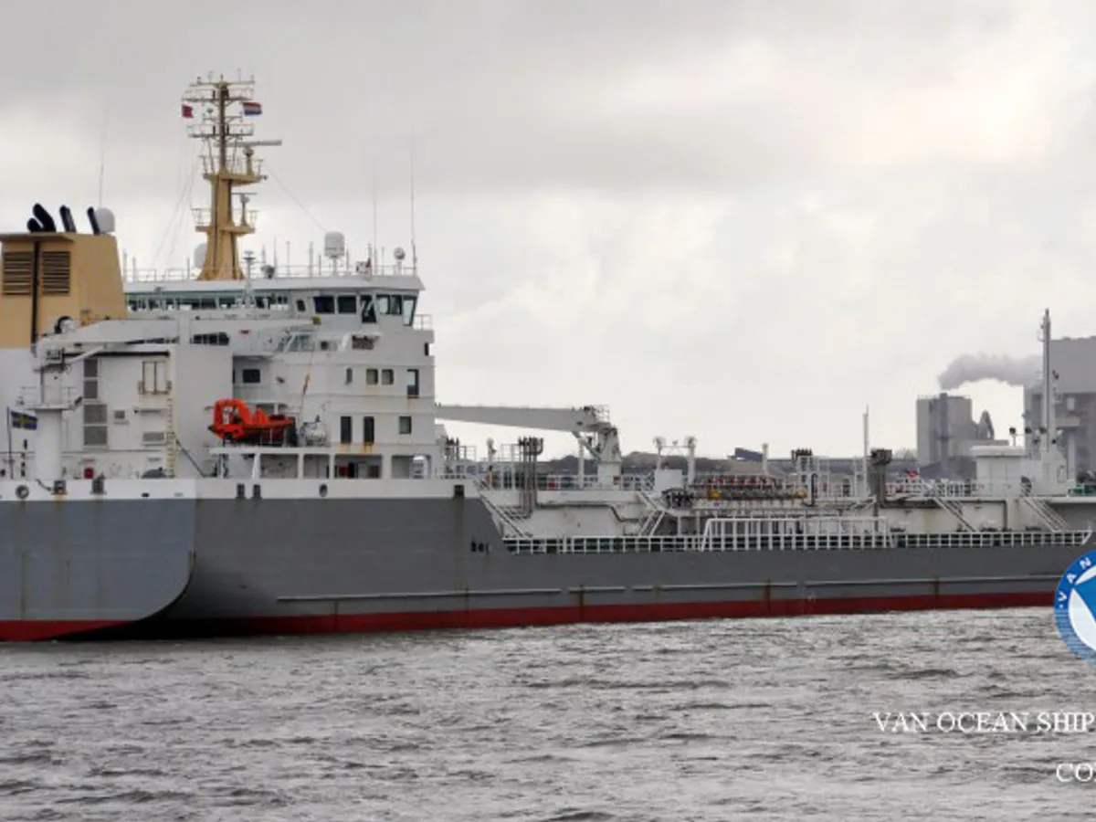 Oil/Chemical tanker for sale