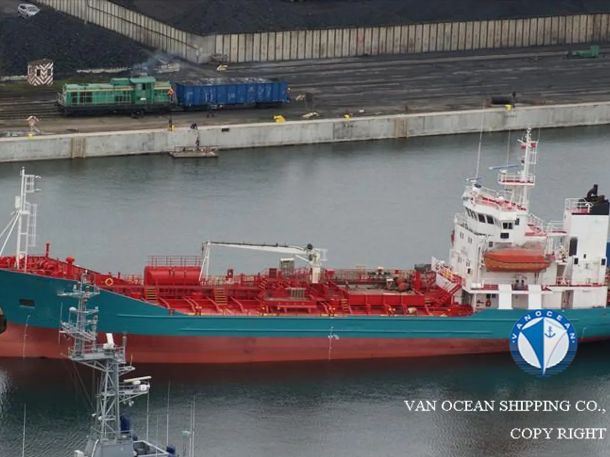 Oil/Chemical tanker for sale