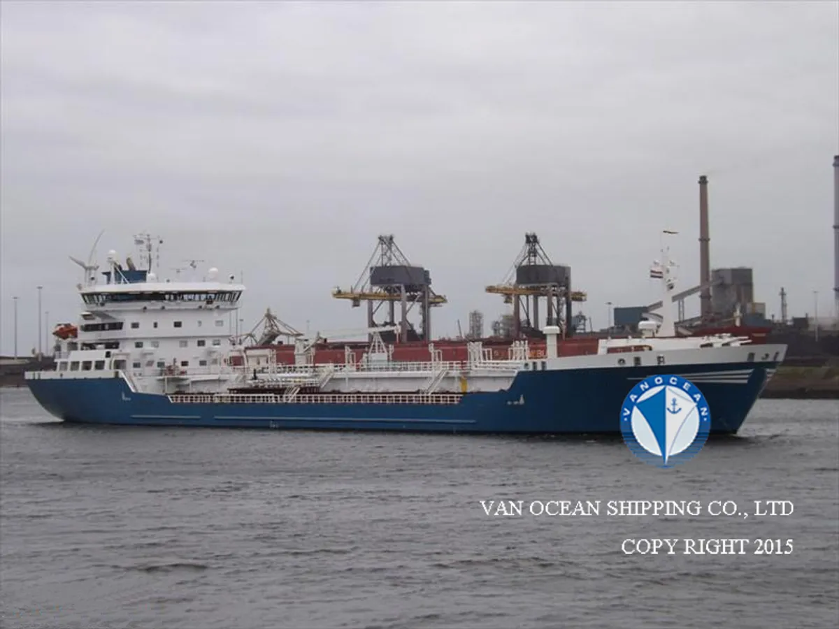 Oil/Chemical tanker for sale