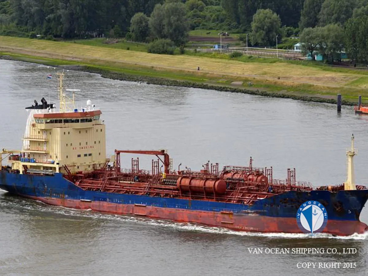 Oil/Chemical tanker for sale