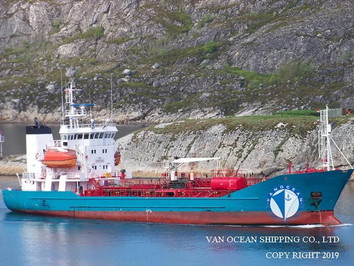 Oil/Chemical tanker for sale