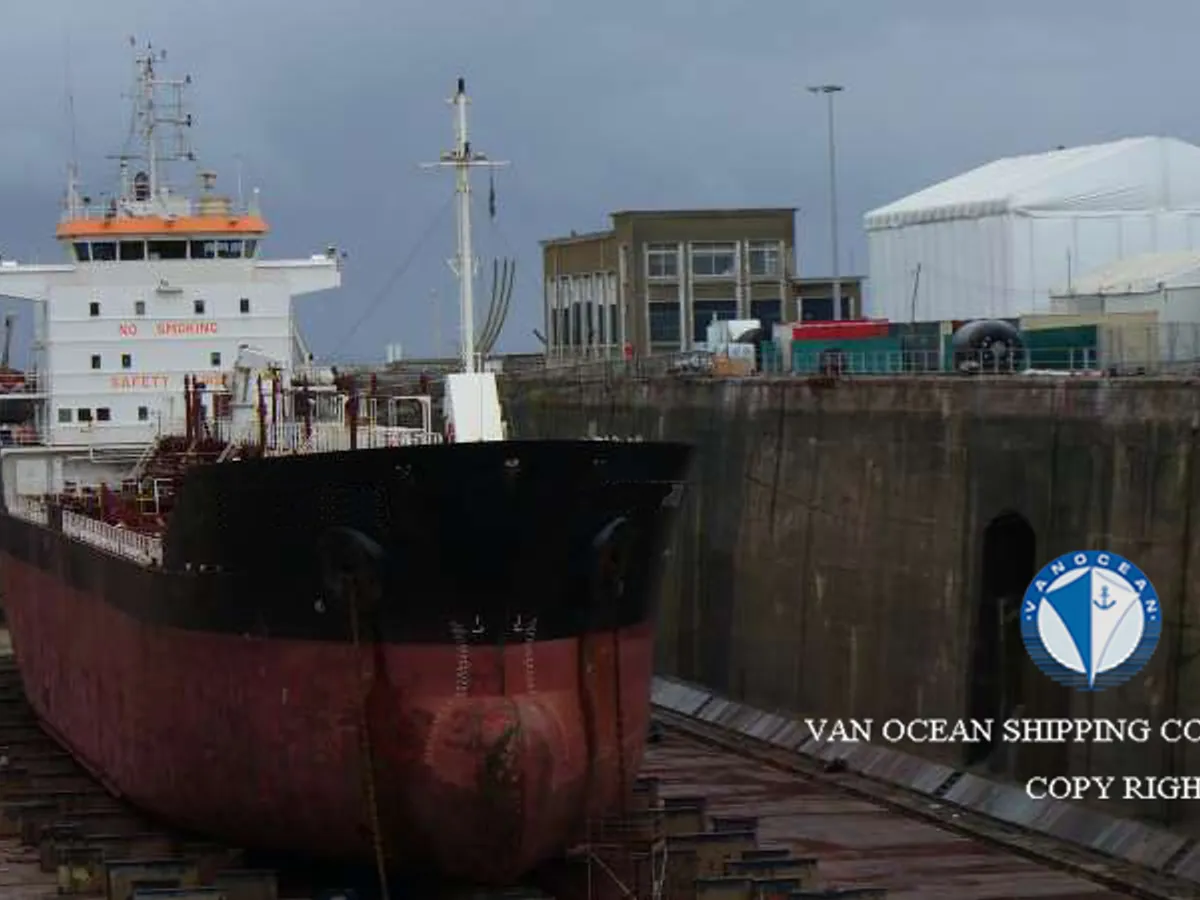 Oil/Chemical tanker for sale