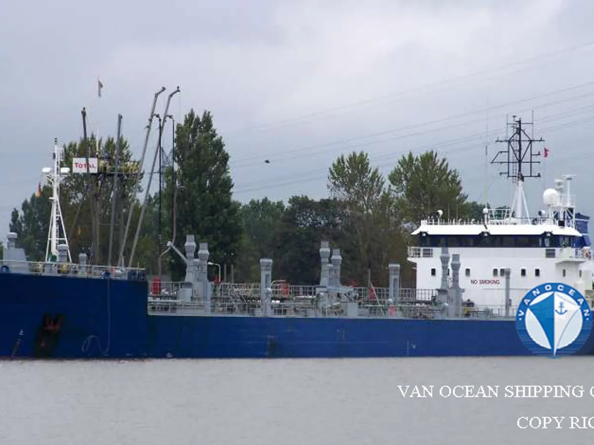 Oil/Chemical tanker for sale