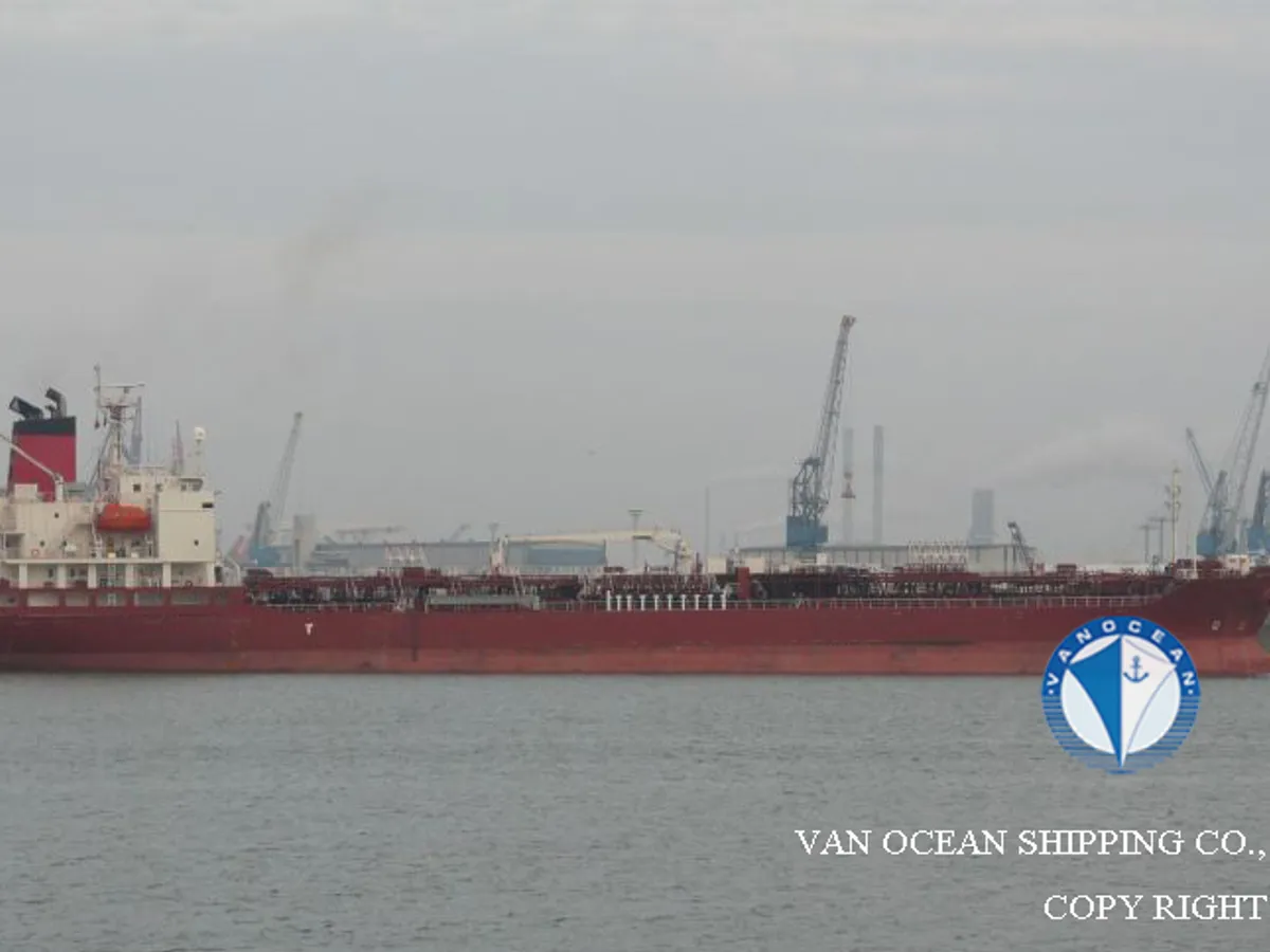 Oil/Chemical tanker for sale