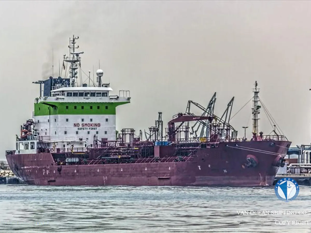 Oil/Chemical tanker for sale
