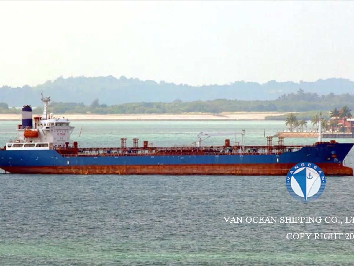 Oil/Chemical tanker for sale