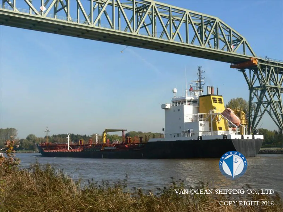 Oil/Chemical tanker for sale
